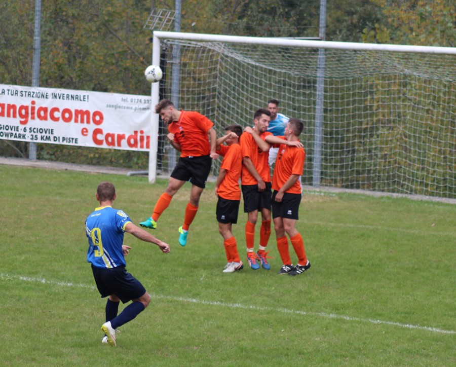 Lo sfortunato autogol del due a uno