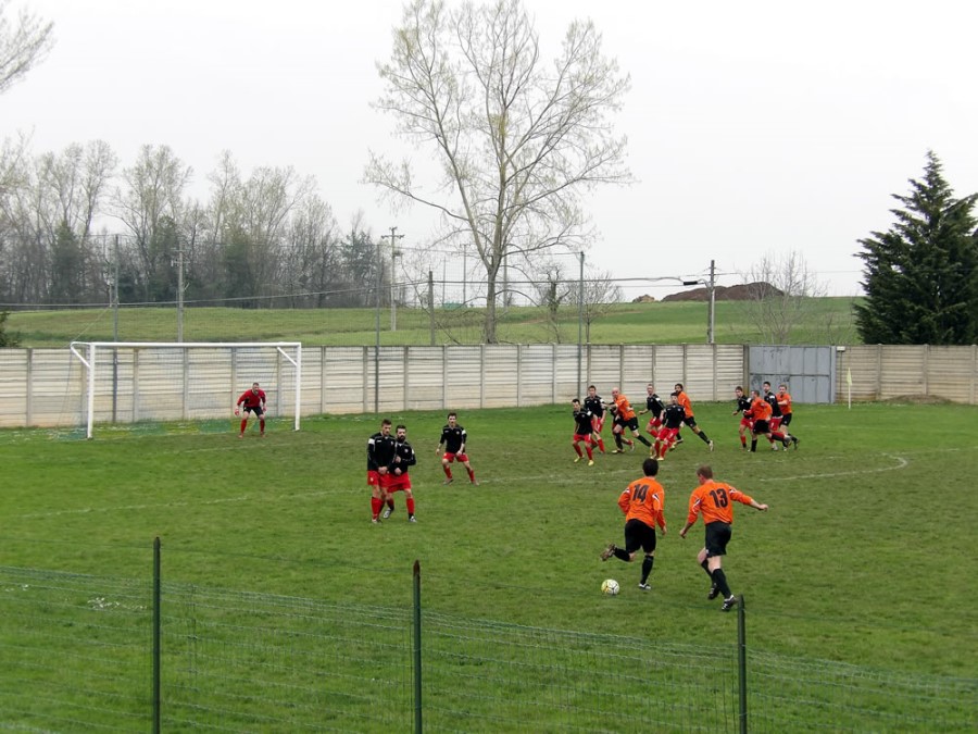 Mellano sta per battere la punizione per l'1-1