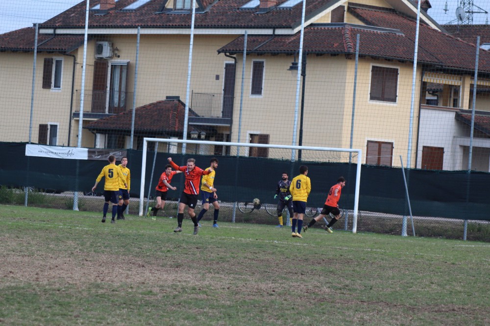 esultanza dopo il gol di Viale